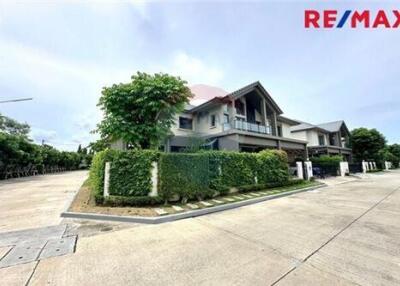 322 Sqm., 4 Beds Townhouse listed for ฿ 12,500,000.