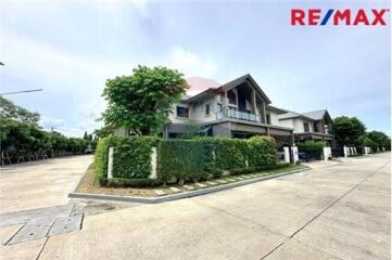 322 Sqm., 4 Beds Townhouse listed for ฿ 12,500,000.