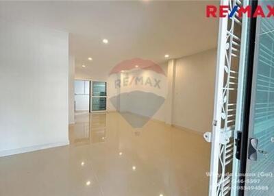 89 Sqm., 4 Beds Townhouse listed for ฿ 2,950,000.