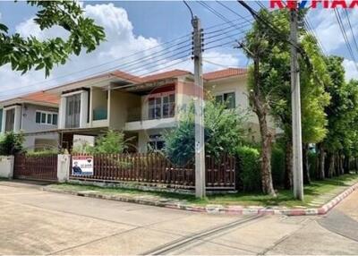 224 Sqm., 3 Beds, 2 Baths Townhouse listed for ฿ 8,500,000.