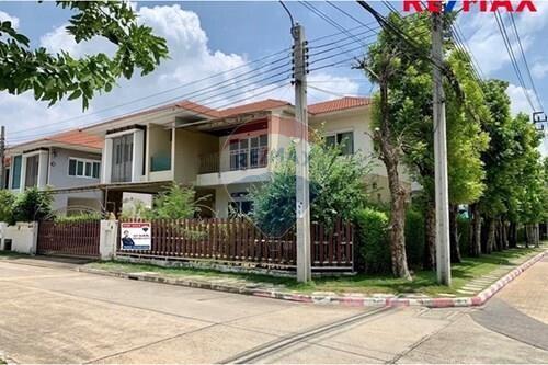 224 Sqm., 3 Beds, 2 Baths Townhouse listed for ฿ 8,500,000.