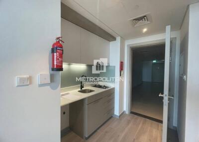 Spacious Studio   Brand New  Mid Floor