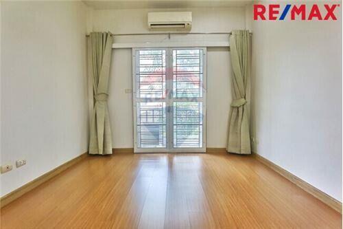 150 Sqm., 3 Beds Townhouse listed for ฿ 3,890,000.