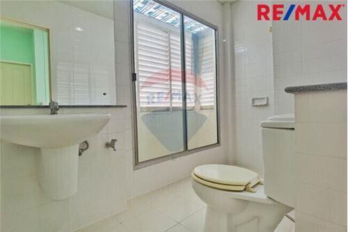 150 Sqm., 3 Beds Townhouse listed for ฿ 3,890,000.