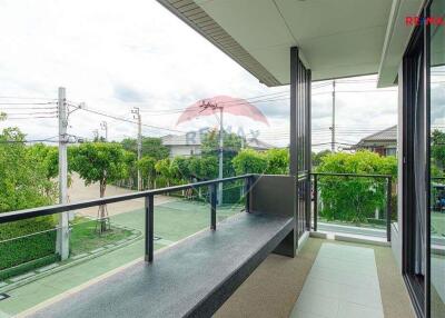 300 Sqm., 4 Beds, 4 Baths Townhouse listed for ฿ 10,990,000.