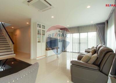 300 Sqm., 4 Beds, 4 Baths Townhouse listed for ฿ 10,990,000.