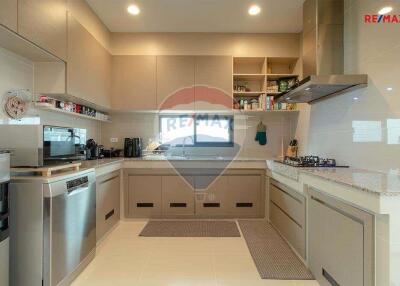 300 Sqm., 4 Beds, 4 Baths Townhouse listed for ฿ 10,990,000.