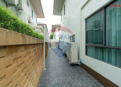 300 Sqm., 4 Beds, 4 Baths Townhouse listed for ฿ 10,990,000.