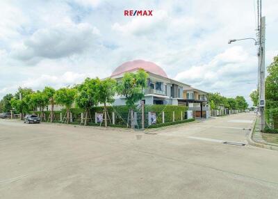 300 Sqm., 4 Beds, 4 Baths Townhouse listed for ฿ 10,990,000.