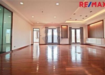 500 Sqm. Townhouse listed for ฿ 16,000,000.