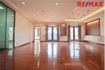 500 Sqm. Townhouse listed for ฿ 16,000,000.