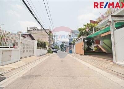 500 Sqm. Townhouse listed for ฿ 16,000,000.