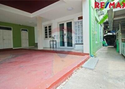 500 Sqm. Townhouse listed for ฿ 16,000,000.