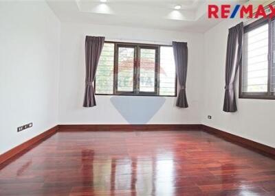 500 Sqm. Townhouse listed for ฿ 16,000,000.