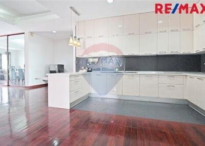 500 Sqm. Townhouse listed for ฿ 16,000,000.