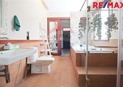 500 Sqm. Townhouse listed for ฿ 16,000,000.