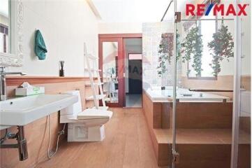 500 Sqm. Townhouse listed for ฿ 16,000,000.