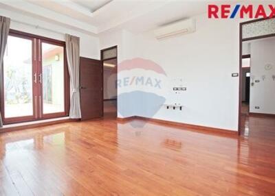 500 Sqm. Townhouse listed for ฿ 16,000,000.