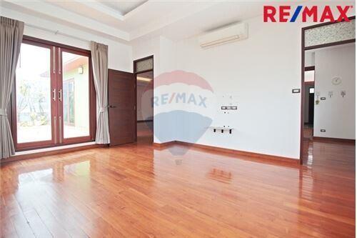 500 Sqm. Townhouse listed for ฿ 16,000,000.