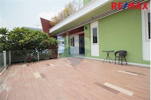 500 Sqm. Townhouse listed for ฿ 16,000,000.