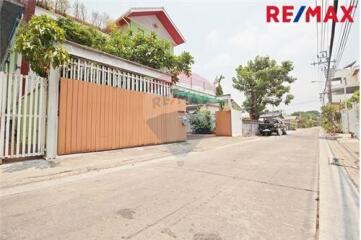 500 Sqm. Townhouse listed for ฿ 16,000,000.