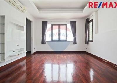 500 Sqm. Townhouse listed for ฿ 16,000,000.