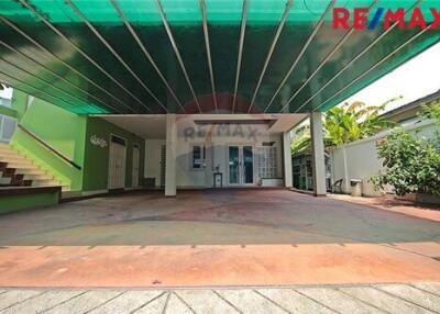 500 Sqm. Townhouse listed for ฿ 16,000,000.