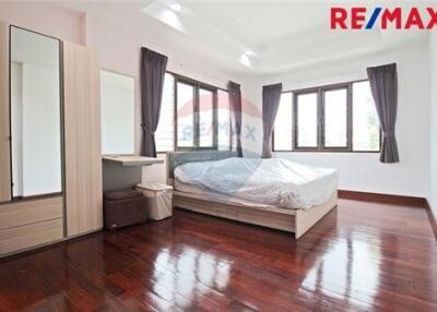 500 Sqm. Townhouse listed for ฿ 16,000,000.