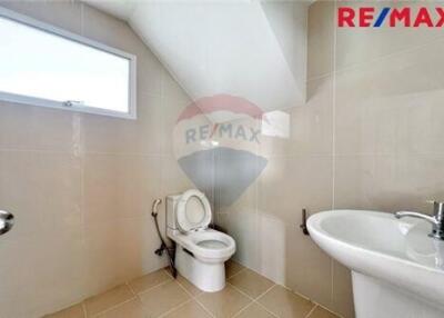 144 Sqm., 3 Beds Townhouse listed for ฿ 4,700,000.