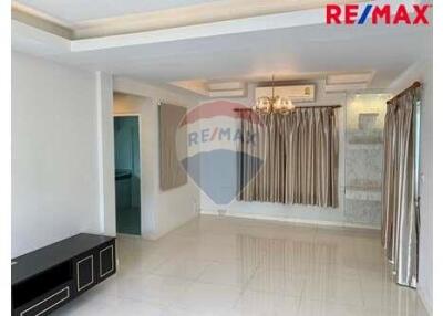 114 Sqm., 3 Beds, 2 Baths Townhouse listed for ฿ 4,100,000.