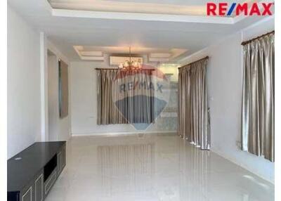 114 Sqm., 3 Beds, 2 Baths Townhouse listed for ฿ 4,100,000.