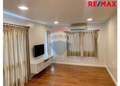 114 Sqm., 3 Beds, 2 Baths Townhouse listed for ฿ 4,100,000.