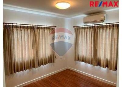 114 Sqm., 3 Beds, 2 Baths Townhouse listed for ฿ 4,100,000.