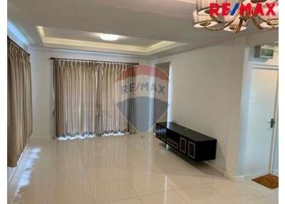 114 Sqm., 3 Beds, 2 Baths Townhouse listed for ฿ 4,100,000.