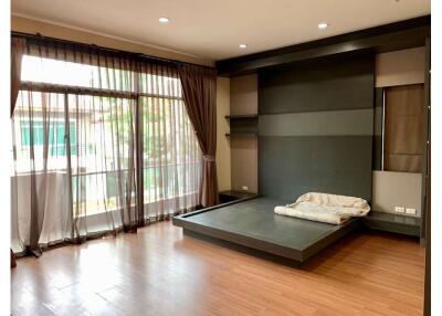 313 Sqm., 5 Beds Townhouse listed for ฿ 10,500,000.