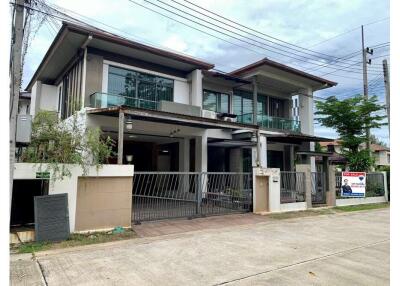 313 Sqm., 5 Beds Townhouse listed for ฿ 10,500,000.