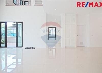 351 Sqm., 4 Beds Townhouse listed for ฿ 13,500,000.