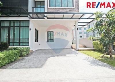 351 Sqm., 4 Beds Townhouse listed for ฿ 13,500,000.