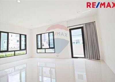 351 Sqm., 4 Beds Townhouse listed for ฿ 13,500,000.