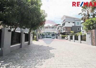 351 Sqm., 4 Beds Townhouse listed for ฿ 13,500,000.