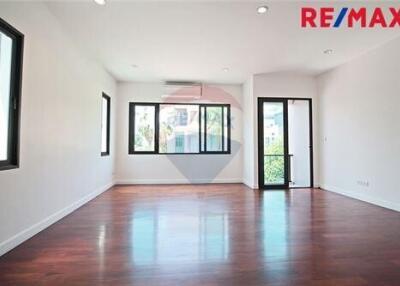 351 Sqm., 4 Beds Townhouse listed for ฿ 13,500,000.