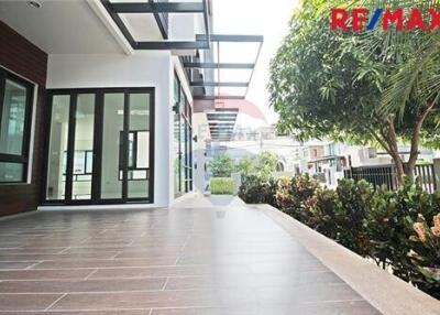 351 Sqm., 4 Beds Townhouse listed for ฿ 13,500,000.