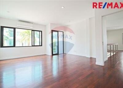 351 Sqm., 4 Beds Townhouse listed for ฿ 13,500,000.