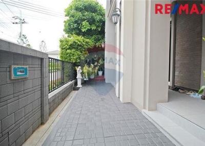 208 Sqm., 4 Beds Townhouse listed for ฿ 14,900,000.