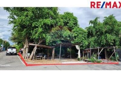 652 Sqm. Land listed for ฿ 3,900,000.