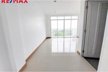 30 Sqm. Townhouse listed for ฿ 5,990,000.