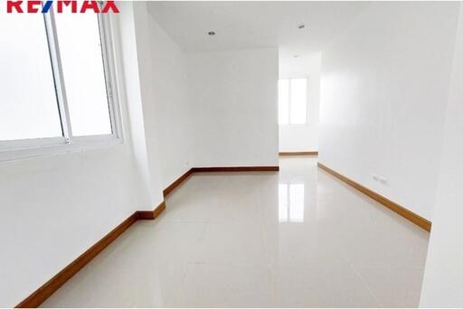 30 Sqm. Townhouse listed for ฿ 5,990,000.