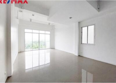 30 Sqm. Townhouse listed for ฿ 5,990,000.