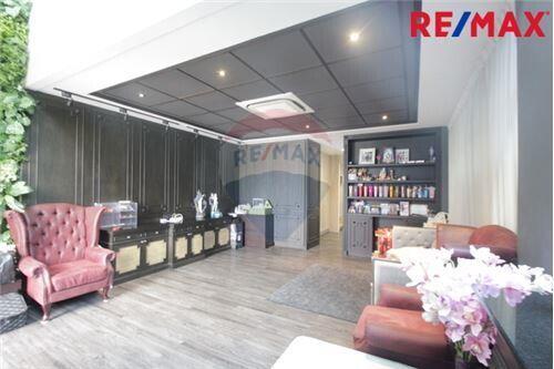 296 Sqm., 3 Beds Townhouse listed for ฿ 14,000,000.