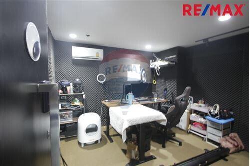 296 Sqm., 3 Beds Townhouse listed for ฿ 14,000,000.